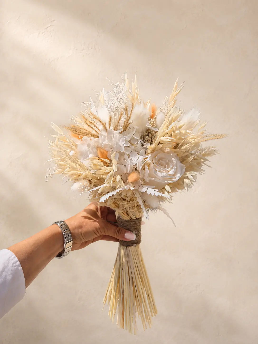 Buchet de mireasă din flori uscate în tonuri ivory